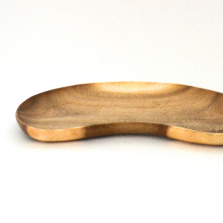 Side view of cashew shape wooden platter tray showing curved edge