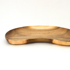 Side view of cashew shape wooden platter tray showing curved edge