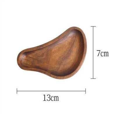 Dimension diagram of narrow contorted wooden tray, 13 by 7 cm